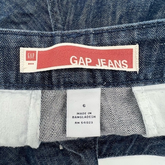 GAP Cuffed Hem Jean Shorts Size 6 Women’s - Picture 2 of 5